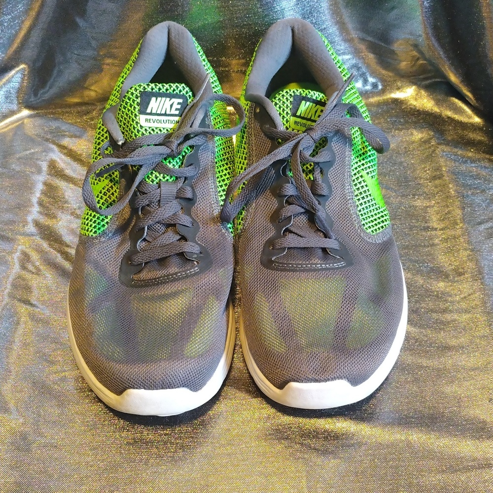 Nike Revolution 3 Mens Shoes size 9